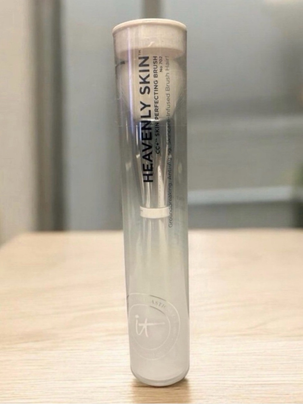 ⭐️ IT Cosmetics Heavenly Skin Perfecting Brush
